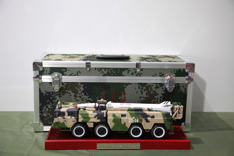 东风11A导弹车模型精装