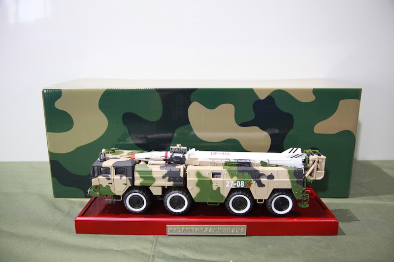 东风11A导弹车模型简装版包装盒展示效果
